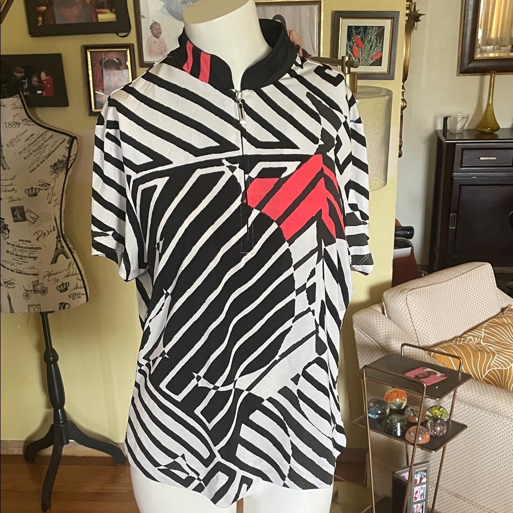 Jamie Sadock Black and White Geometric Pullover Top with Zipper